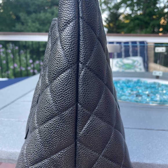 Vintage Chanel Medallion Quilted Tote Handbag - Picture 4 of 16